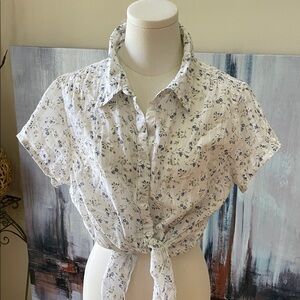 Vintage floral short sleeve button down shirt fits Med or Large